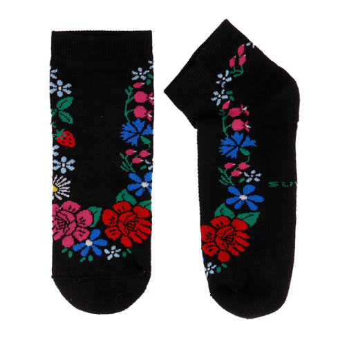 madalad mustad etno sokid muhu sussi mustriga talla all suva logo. low ankle socks with ethnic pattern estonian Muhu