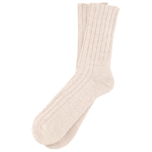 angooravillased sokid naturaalvalge värvi klassikalise soonikmustriga pehme äärega ei sooni jalga. Angora wool socks with rib pattern in classic design and non constricting cuff for diabetics