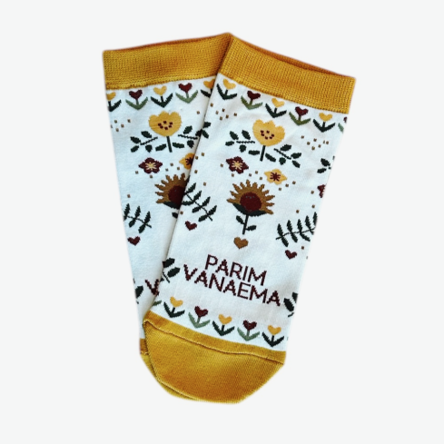 lillelised sokid kollase nina ja kannaga tekstiga parim vanaema