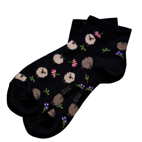 madalad mustad sokid lammastega ja lilledega