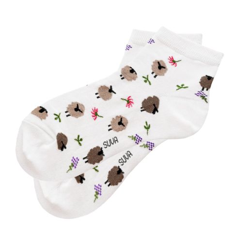 Madalad valged sokid väikeste lammastega ja lilledega.