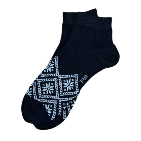 Mustad sokid etno mustriga