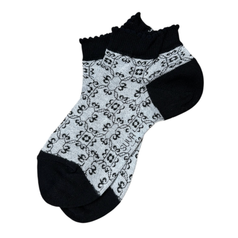 Madalad mustad sokid mustriga