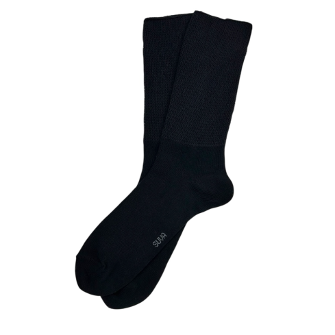 Mustad sokid pehme säärega