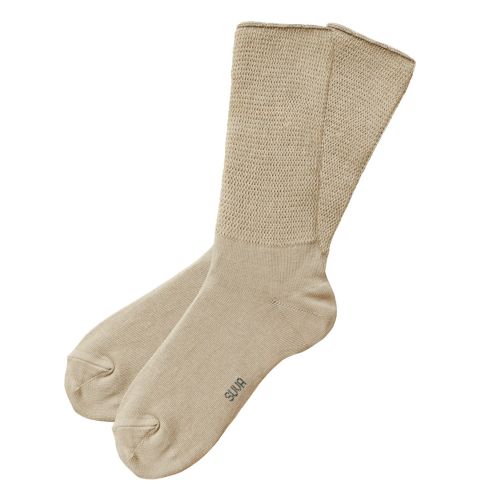 Mustad sokid pehme säärega