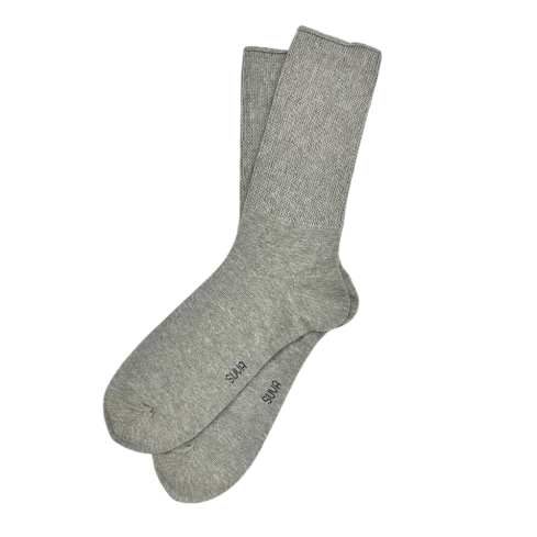 Mustad sokid pehme säärega