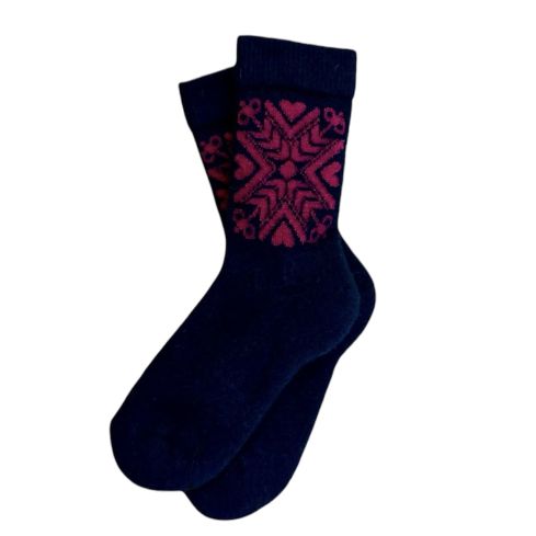 mustad angoora villast sokid punae ornamendiga eesti etno