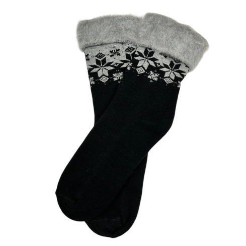 mustad sokid kaheksakand mustriga