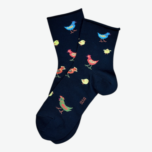 Mustad sokid kanadega ja tibudega