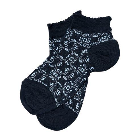 Madalad mustad sokid mustriga